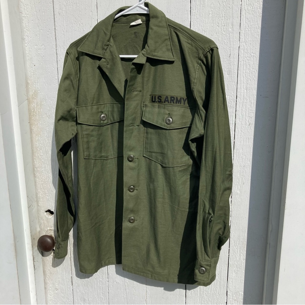 Genuine Vintage US Army Fatigue Shirt Size 15.5 X 33 Like New Condition